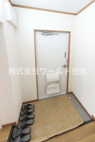 狭山市狭山台2丁目狭山台団地の玄関|収納もある玄関です