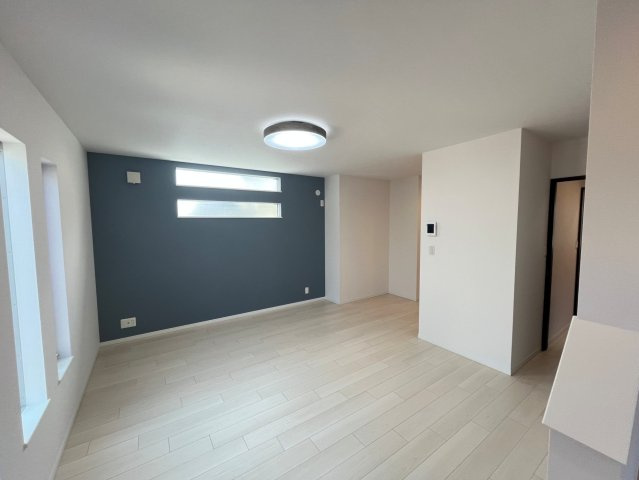 蕨市中央二丁目戸建の居間・リビング|使いやすいリビングです