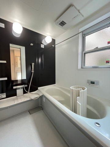 蕨市中央二丁目戸建の浴室|コンパクトで使いやすいお風呂です