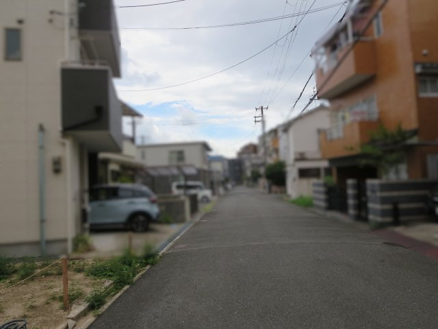 売土地　大東市南津の辺町（建築条件無し更地）の前面道路含む現地写真