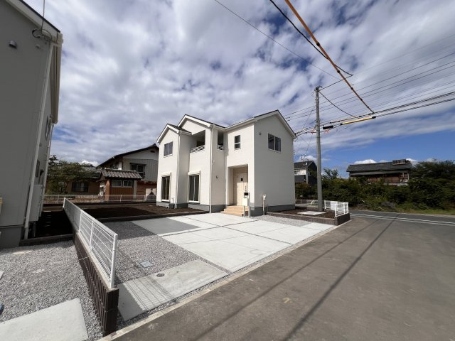 新築　富岡市下高瀬　Livele Garden.S 　１号棟の前面道路含む現地写真|北側接道幅員約4.5ｍ