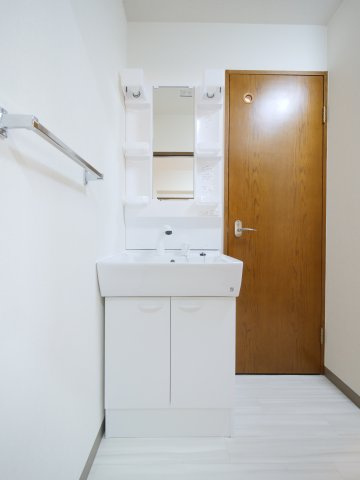 カーサソラーレの洗面所|※写真は別の部屋のものです。