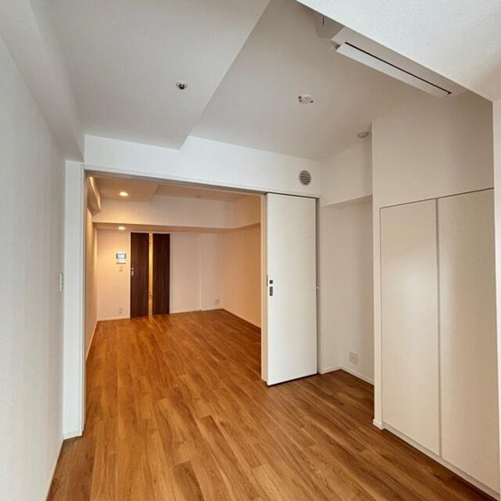 【居間・リビング】 | ※写真は同タイプ住戸です。 