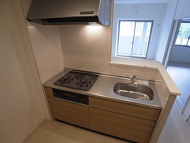 神戸市長田区東尻池町２丁目の賃貸マンションのキッチン|システムキッチン（ガス3口）