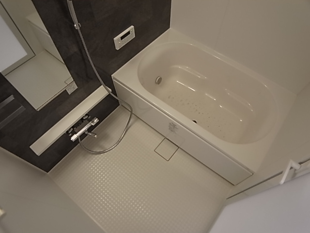 神戸市長田区東尻池町２丁目の賃貸マンションの浴室|追い焚き機能付きバスルーム