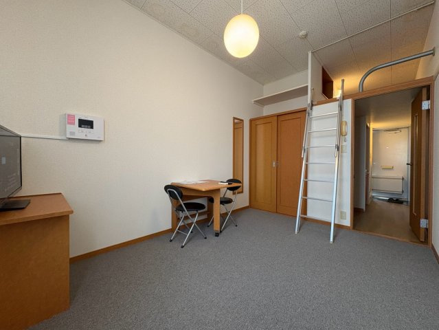 レオパレスＦｌｏｗｅｒＨｉｌｌの居間・リビング