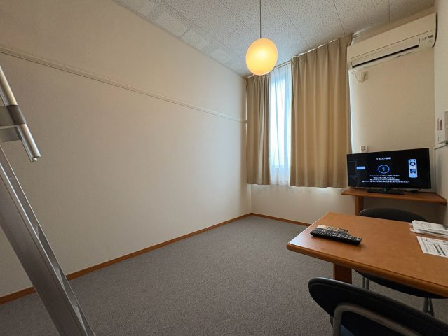 レオパレスＦｌｏｗｅｒＨｉｌｌの洋室