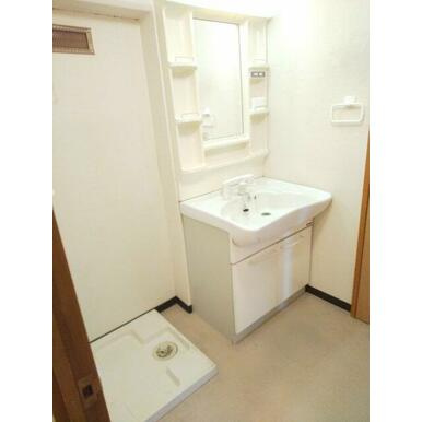 【洗面所】 | REステートビル | 脱衣スペースもあります