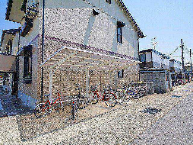 ヴィラージュAのその他共用部分|自転車置き場