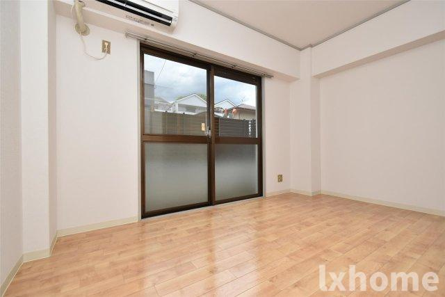 本丸ハイツの居間・リビング|こちらのリビングで趣味の時間をお楽しみください