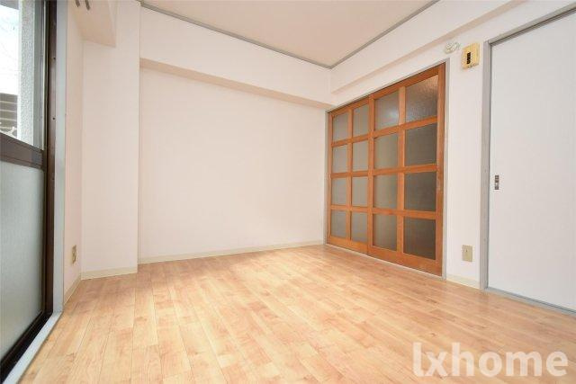 本丸ハイツの洋室|明るい洋室です