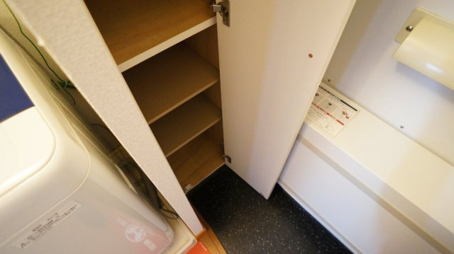レオパレス本町の玄関