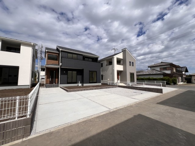 新築　富岡市下高瀬　Livele Garden.S 　2号棟の前面道路含む現地写真|南側接道幅員約5.0ｍ