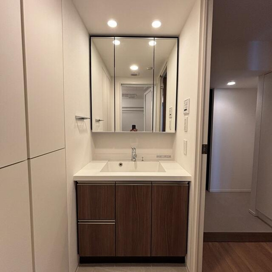 【洗面所】 | ※写真は同タイプ住戸です。 