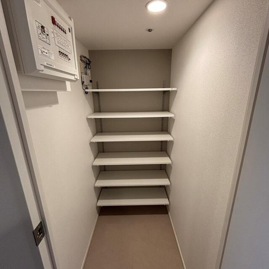 【収納】 | ※写真は同タイプ住戸です。 