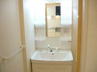 【洗面所】 | nostro nido | 忙しい朝には欠かせない洗面所です