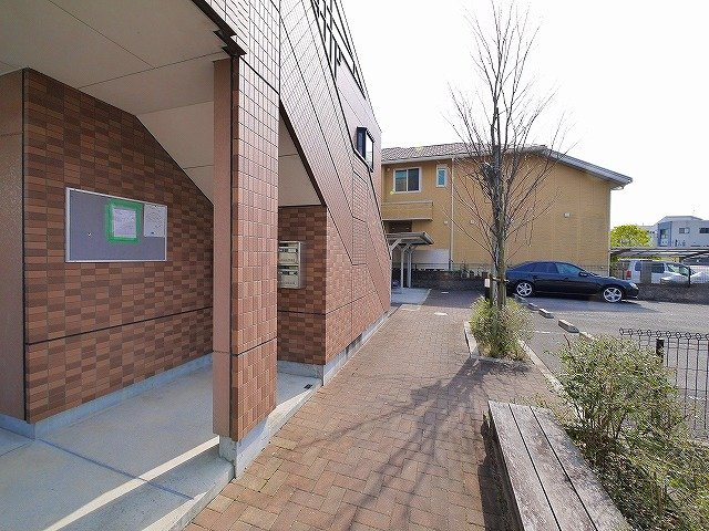 クレドール1番館のエントランス