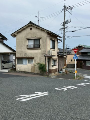 鳥取市浜坂4丁目　中古戸建の前面道路含む現地写真
