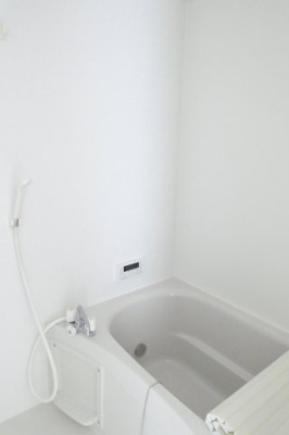 【浴室】 | ブランネージュ新山口Ⅱ | 反転間取り別部屋写真です。