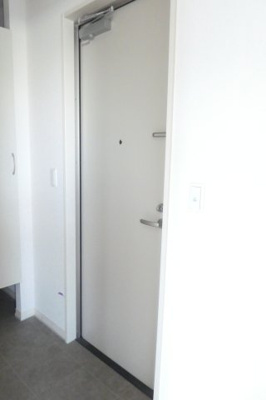 【玄関】 | ブランネージュ新山口Ⅱ | 反転間取り別部屋写真です。