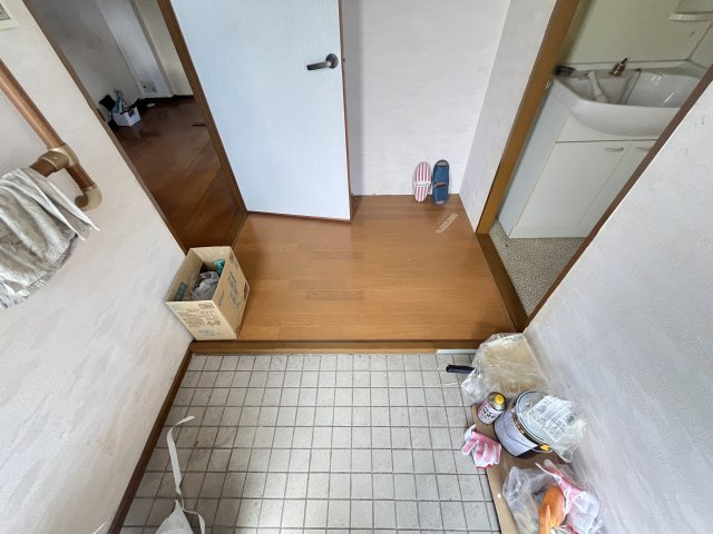 檜尾貸家の玄関