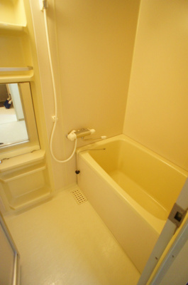 【浴室】 | サンセーヌ六ツ門 | きれいなお風呂です※別号室の写真です