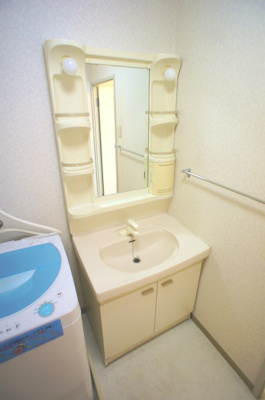 【洗面所】 | サンセーヌ六ツ門 | スペースが確保できる洗面所です※別号室の写真です