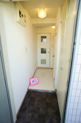 【玄関】 | サンセーヌ六ツ門 | 落ち着いた玄関です※別号室の写真です