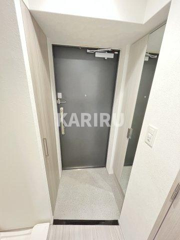 プレサンス野江内代ペルティエ の玄関|同物件別部屋の写真です。カラーが違います