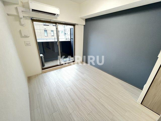 プレサンス野江内代ペルティエ の居間・リビング|同物件別部屋の写真です。カラーが違います