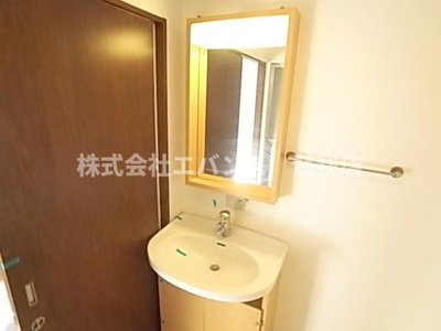 【独立洗面台】 | リエス千葉新宿 | 独立洗面台あり、毎朝おしゃれに忙しい女性の方におすすめです