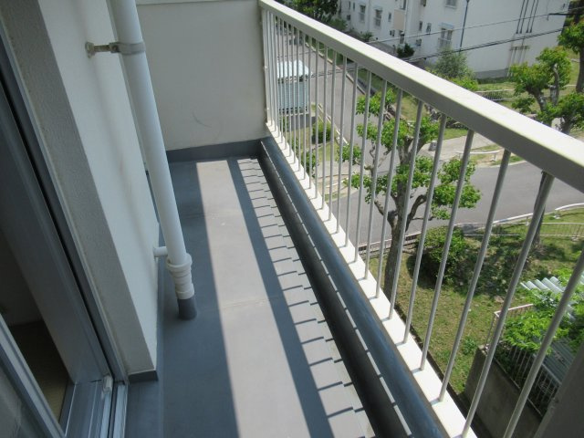 明石舞子３Ｋのバルコニー|バルコニーからの眺めを楽しみながら食事をしませんか