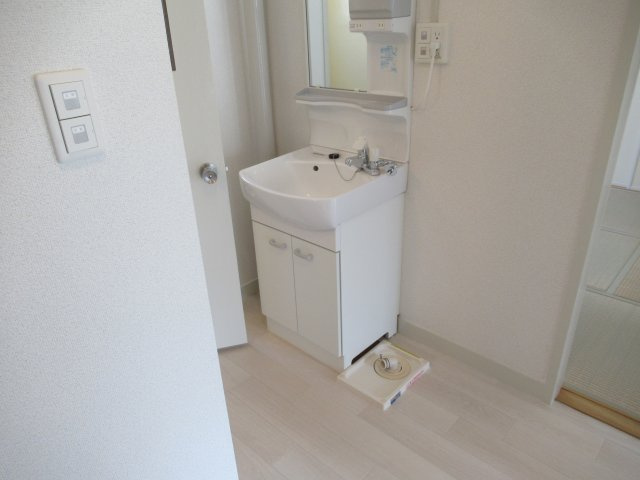 明石舞子３Ｋの洗面所|スペースが確保できる洗面所です