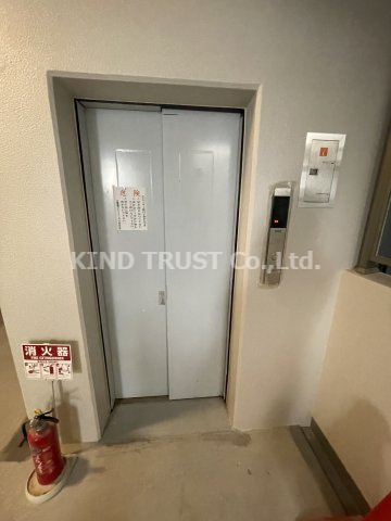 セレーノ南森町の玄関|収納もある玄関です