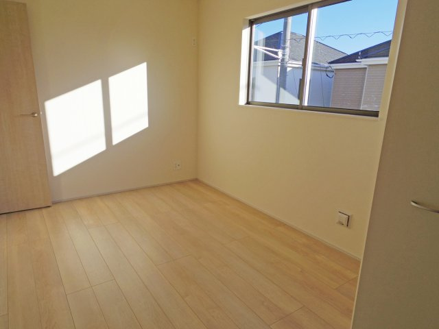 【洋室】 | 沼津中沢田Ⅰ 新築建売分譲住宅 建物＋土地 TW05759 | 沼津市中沢田A号棟　洋室6帖(中央) ※令和7年11月20日撮影写真