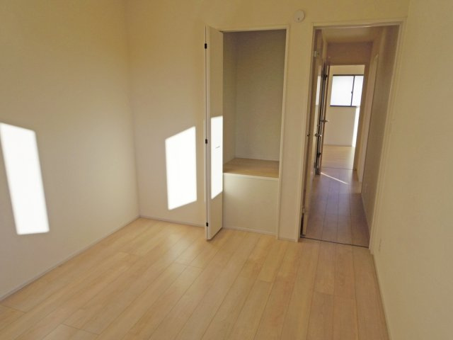 【洋室】 | 沼津中沢田Ⅰ 新築建売分譲住宅 建物＋土地 TW05759 | 沼津市中沢田A号棟　洋室6帖(西側) ※令和7年11月20日撮影写真
