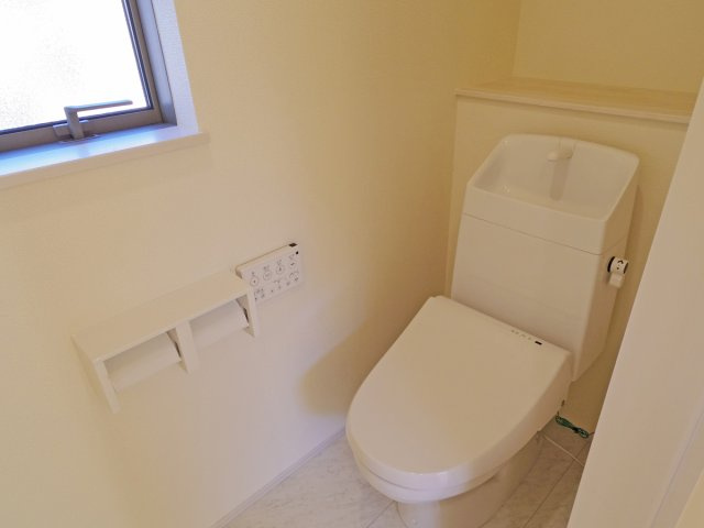 【トイレ】 | 沼津中沢田Ⅰ 新築建売分譲住宅 建物＋土地 TW05759 | 沼津市中沢田A号棟　2Fトイレ ※令和7年11月20日撮影写真