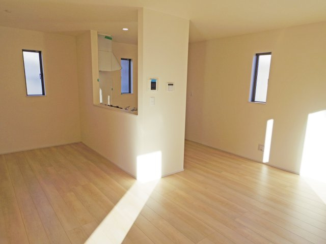 【居間・リビング】 | 沼津中沢田Ⅰ 新築建売分譲住宅 建物＋土地 TW05759 | 沼津市中沢田A号棟　リビング ※令和7年11月20日撮影写真