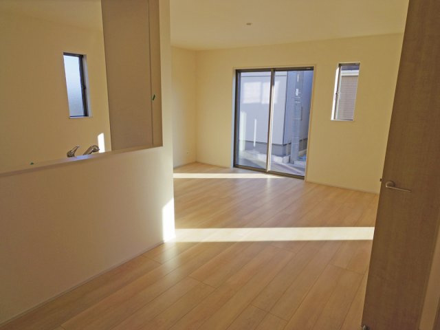 【居間・リビング】 | 沼津中沢田Ⅰ 新築建売分譲住宅 建物＋土地 TW05759 | 沼津市中沢田A号棟　リビング ※令和7年11月20日撮影写真