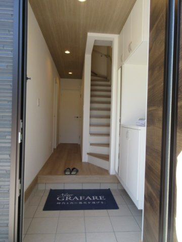 【仲介手数料無料】新築戸建　グラファーレ熊谷市柿沼960-8（全1棟）の玄関