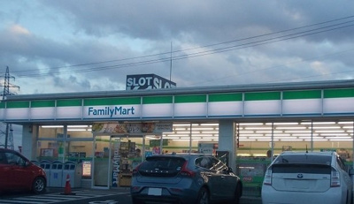 【周辺】 | ビバリーヒルズＡ | ファミリーマート成川店まで850m