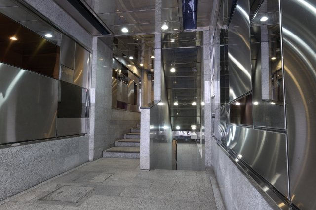 クリスタルタワーⅡのエントランス