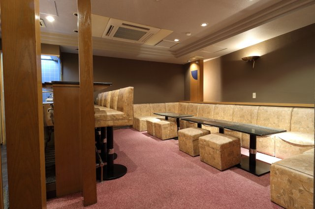 クリスタルタワーⅡのその他|カウンター５席　ボックス１２席　スツール4席