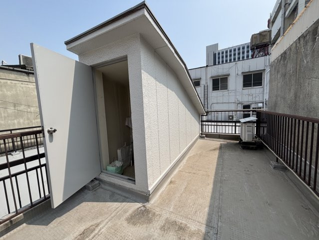 堺市堺区堺東商店街テナントのバルコニー