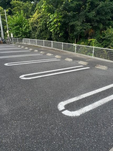 アンジェロ クストーデ Bの駐車場