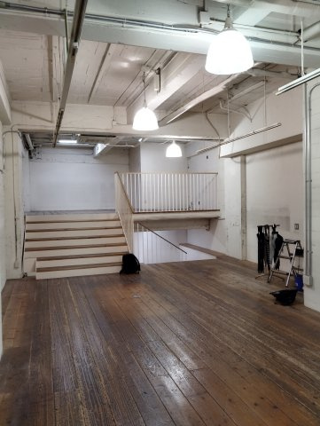 春貴ビル1階の内装|物販でも事務所でも使い方は自由自在。