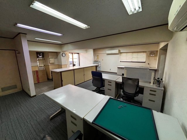 元浜町１丁目事務所の内装|駐車スペース有。車があっても大丈夫です。