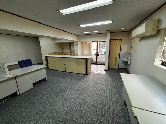 元浜町１丁目事務所の内装|武庫川駅徒歩10分の好立地で通勤しやすい。