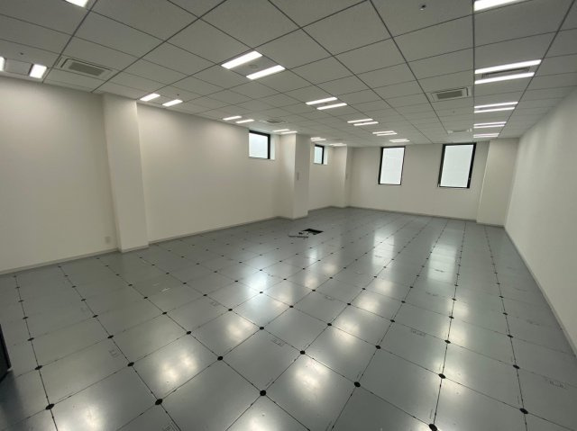 神戸市中央区三宮町１丁目の店舗事務所