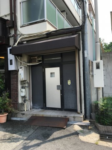 関大前ライフ21の玄関